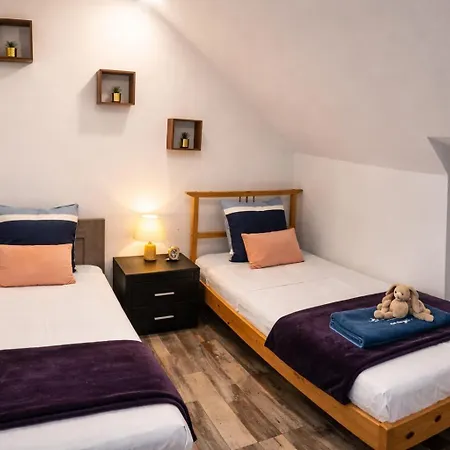 Au Logis Semesterbostad Souge-le-Ganelon